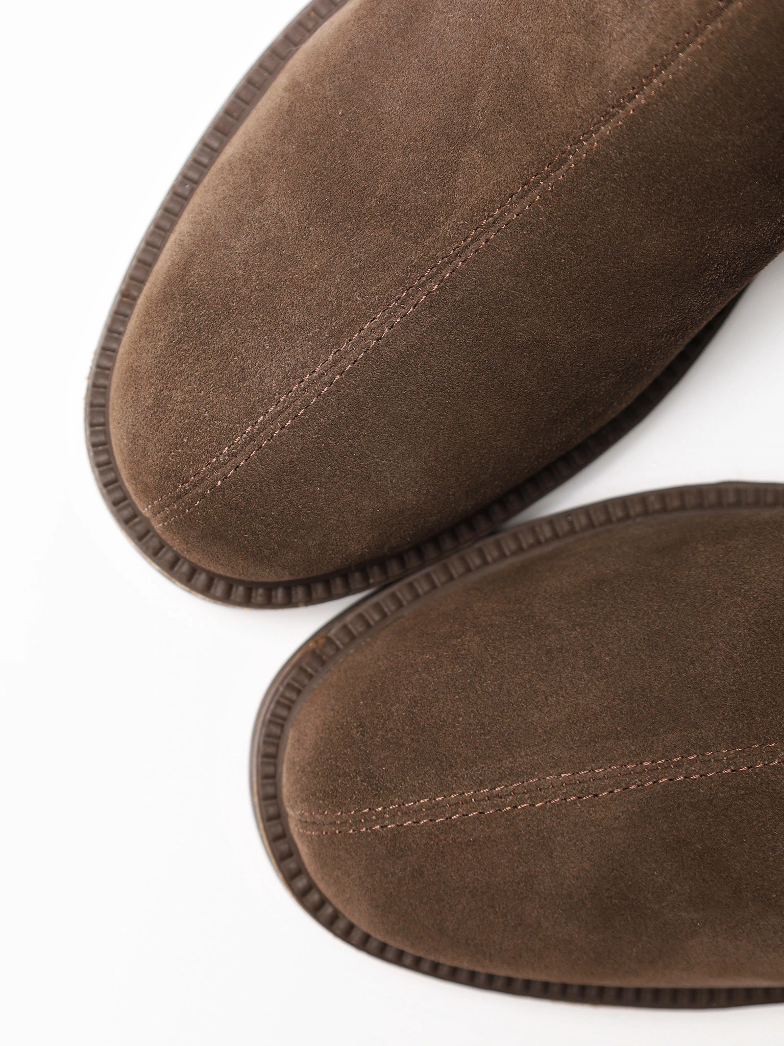 Ботинки темно-коричневого цвета на среднем каблуке